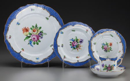 A SIXTY PIECE HEREND PRINTEMPS BLUE BORDER PORCE (1 of 2)