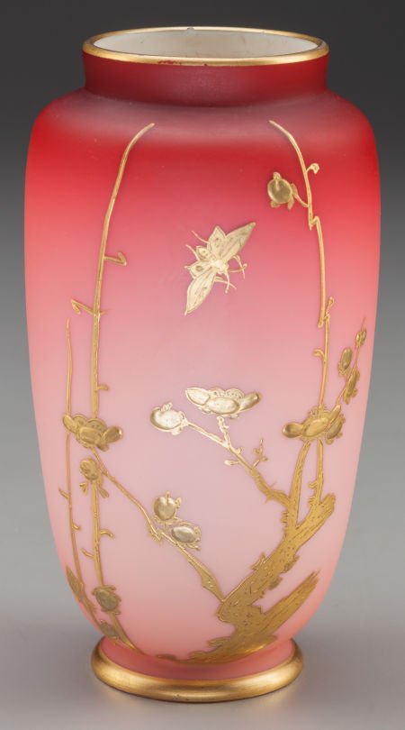 A THOMAS WEBB PEACHBLOW GLASS VASE WITH GILT FLO: A THOMAS WEBB PEACHBLOW GLASS VASE WITH GILT FLORAL DECORATION, Stourbridge, England, cir