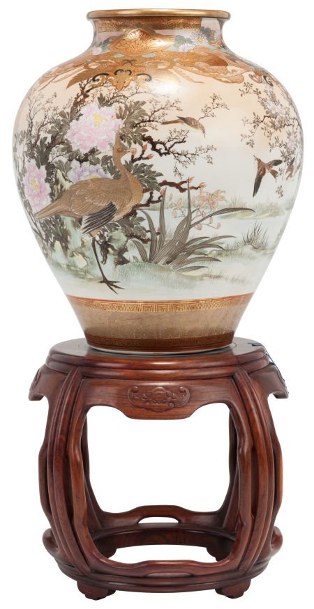 A LARGE JAPANESE SATSUMA CERAMIC VASE ON A CARVE (1 of 2)