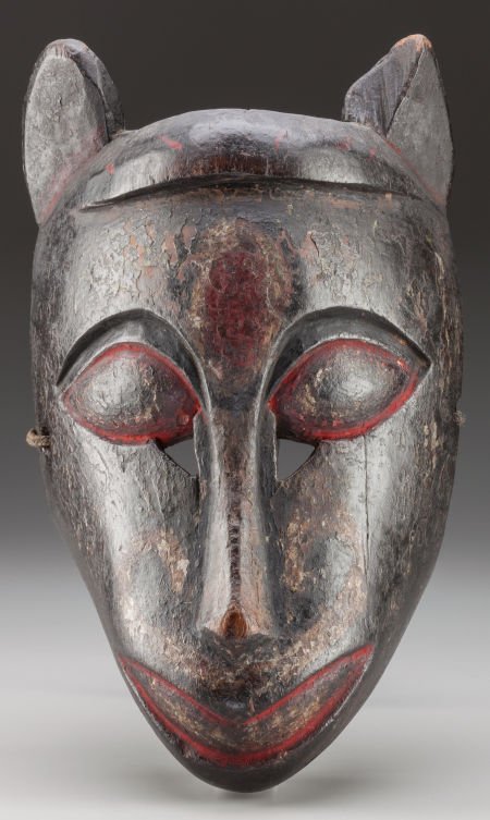 Mask, Southwestern Nepal Rajbansi People proba: Mask, Southwestern Nepal Rajbansi People probably a bear, with traces of