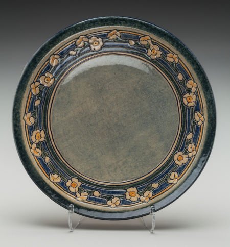 A Newcomb Pottery High Glazed tFloral Plate (1 of 2)