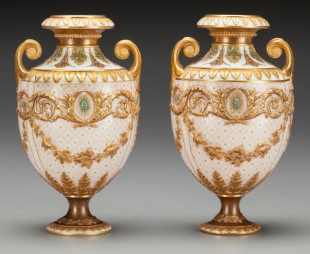 A Pair of Wedgwood Porcelain Cabinet Vases, Staf (1 of 3)