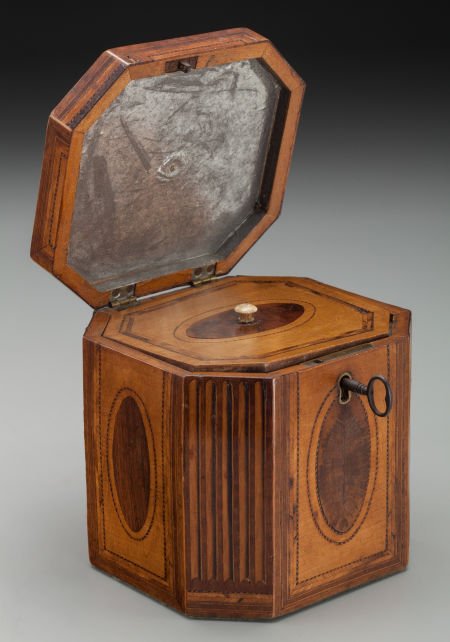 A George III Satinwood Inlay Octagonal Tea Caddy (1 of 3)