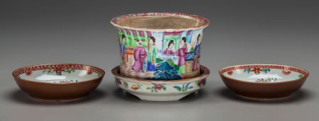 Four Chinese Export Porcelain Vessels, late 19th (1 of 3)