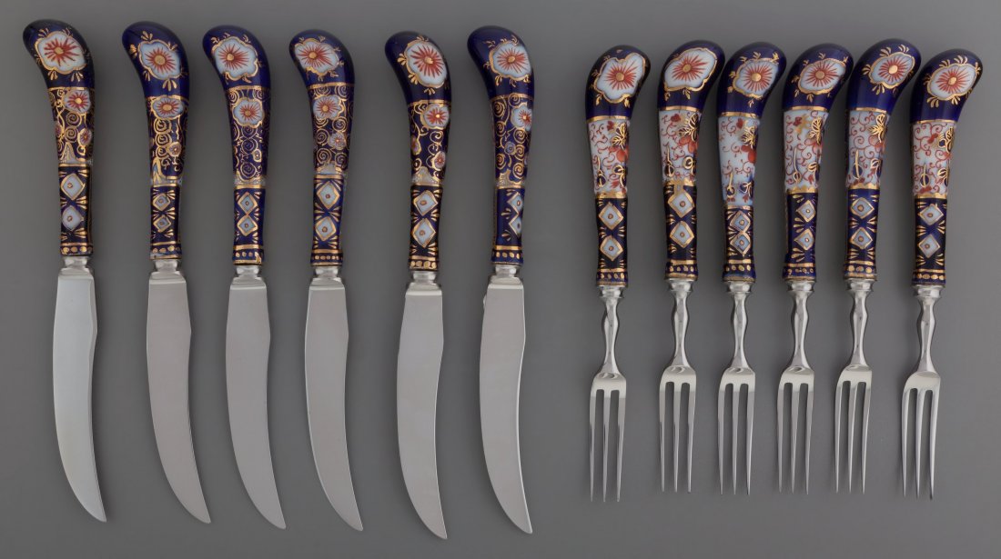 A Cased Set of Twelve Imari Decorated Porcelain Sheffie (1 of 3)