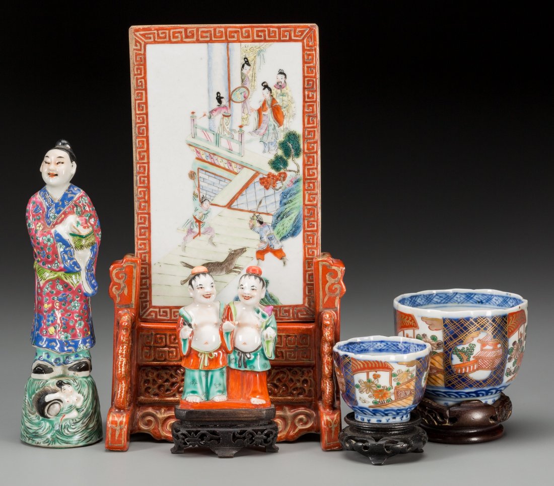 Five Chinese and Japanese Porcelain Articles Marks: (va (1 of 3)