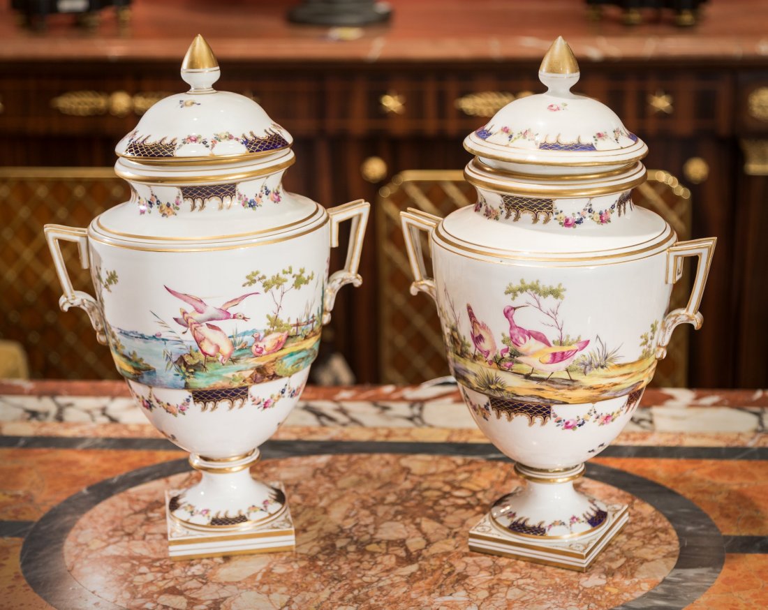 A Pair of Oude Loosdrecht Porcelain Urns, late 18th cen: A Pair of Oude Loosdrecht Porcelain Urns, late 18th centuryMarks: MOL (in blue underglaze)13 h x 10-1/2 w x 9 d inches (33.0 x 26.7 x 22.9 cm)