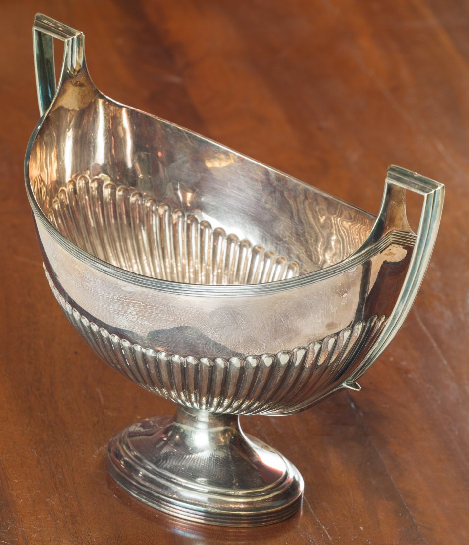 A Martin Hall & Co Regency-Style Silver-Plated Tureen, (1 of 1)