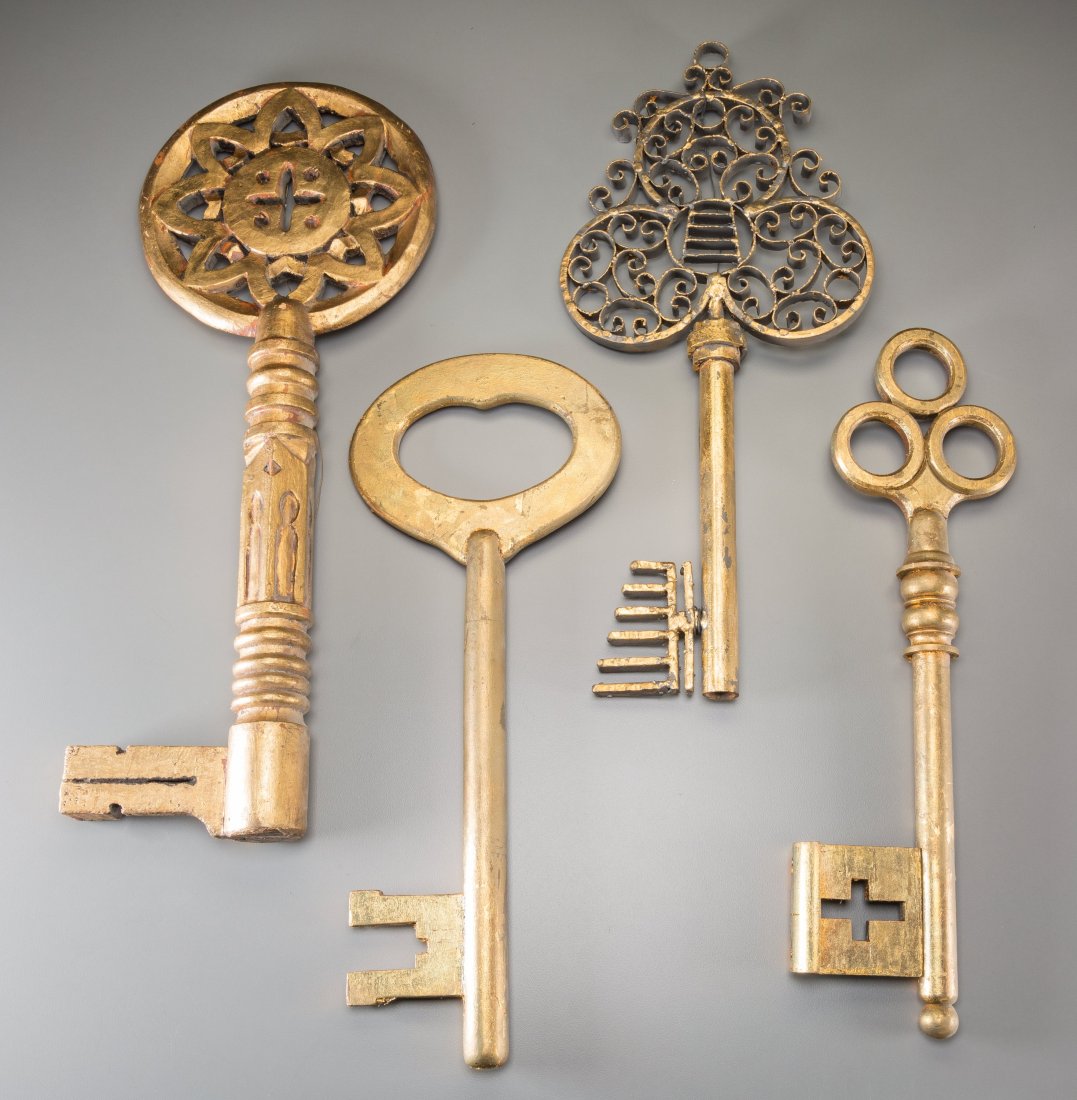 A Group of Four Oversized Giltwood and Metal Dis: A Group of Four Oversized Giltwood and Metal Display Keys, 20th century 21-1/2 inches