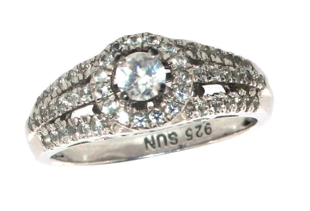 Round Brilliant White Topaz Ring (1 of 2)