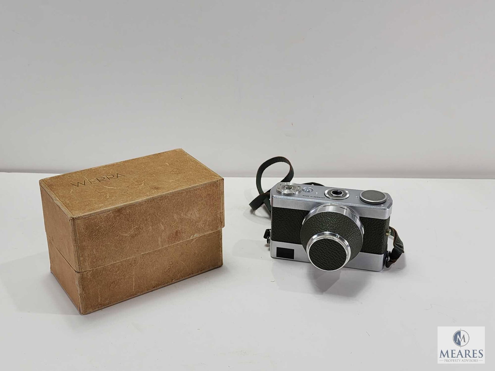 Werra 35mm Camera with Original Box: Untested, operation unknown.