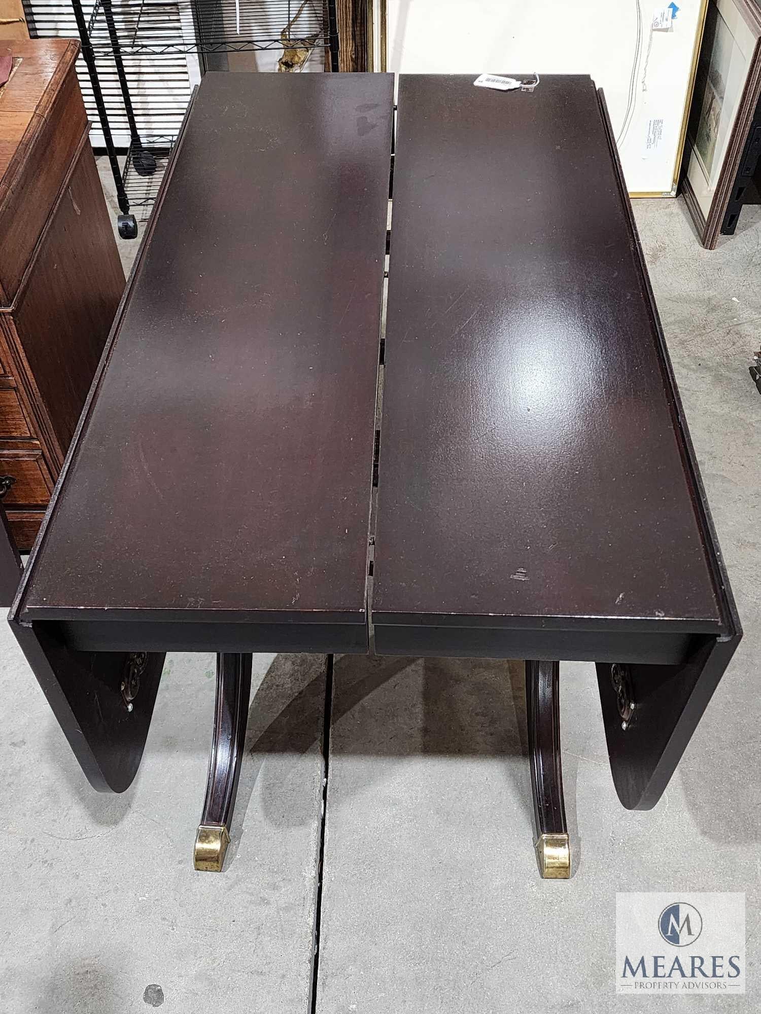 Mahogany Duncan-Phyfe Style Drop Leaf Table with Additional Leaf: Local pickup only. No shipping