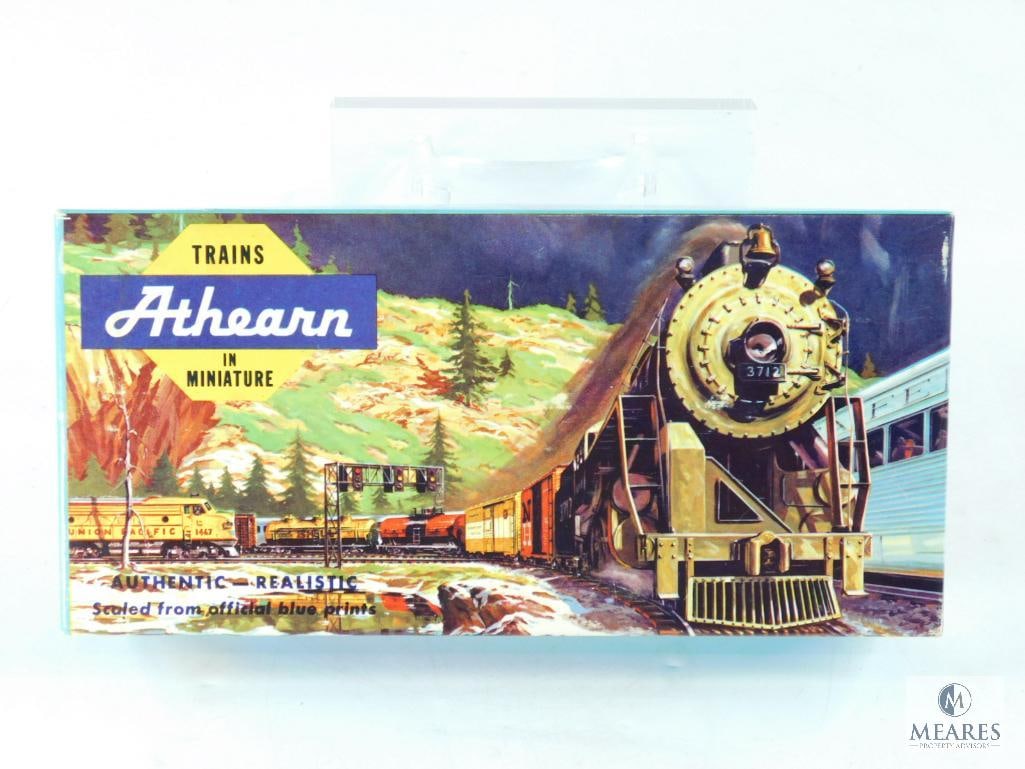 Athearn Trains in Miniature HO Scale Southern Pacific Boxcar (1 of 5)