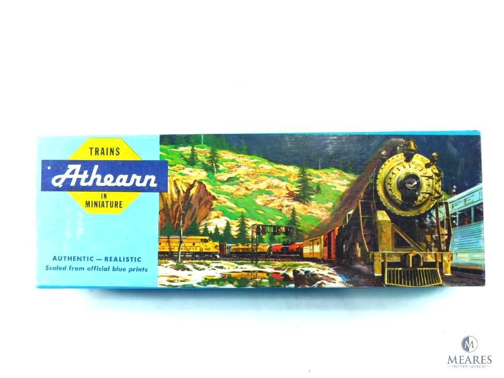 Athearn HO Scale Trains in Miniature Southern Pacific ALCO PB-1 Dummy Diesel Engine 5915 (1 of 6)