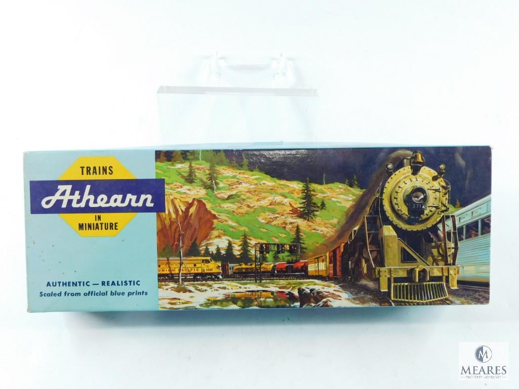 Athearn HO Scale Trains in Miniature Baltimore & Ohio PA-1 Diesel Engine (1 of 4)