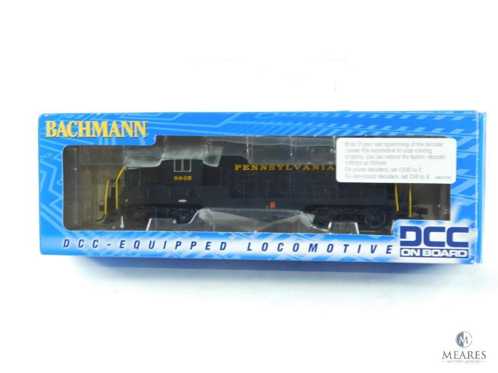 Bachmann DCC On Board Pennsylvania Railroad EMD GP-7 Diesel Engine 8805 (1 of 3)