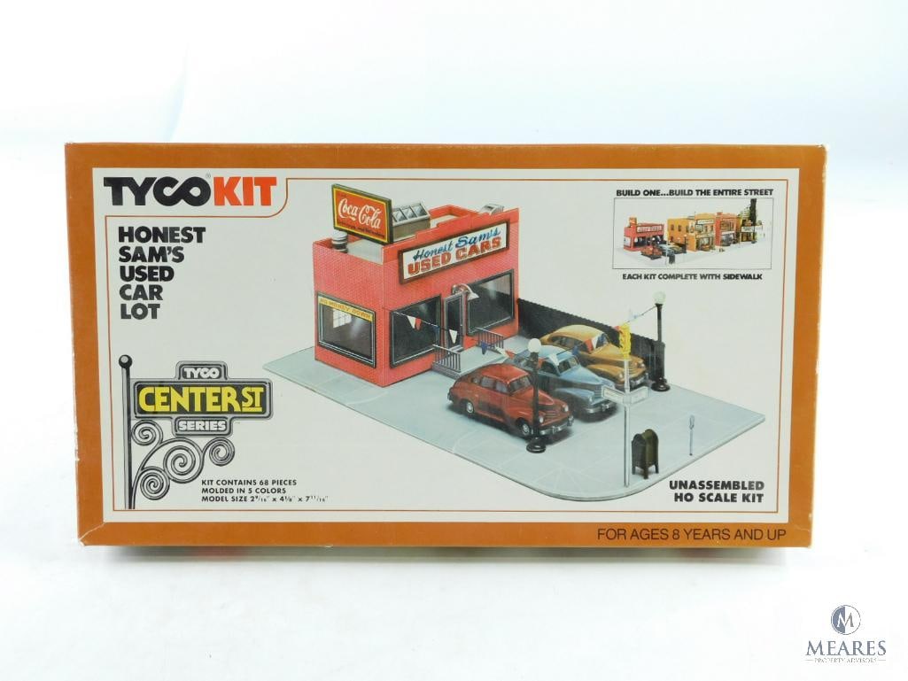 TYCOKIT Tyco Center St Series Honest Sam's Used Car Lot Unassembled HO Scale Kit (1 of 3)