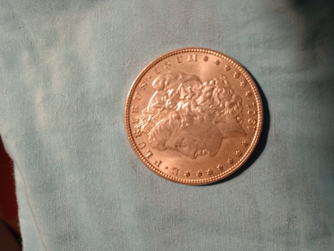 1901-O Morgan Dollar BU (1 of 2)