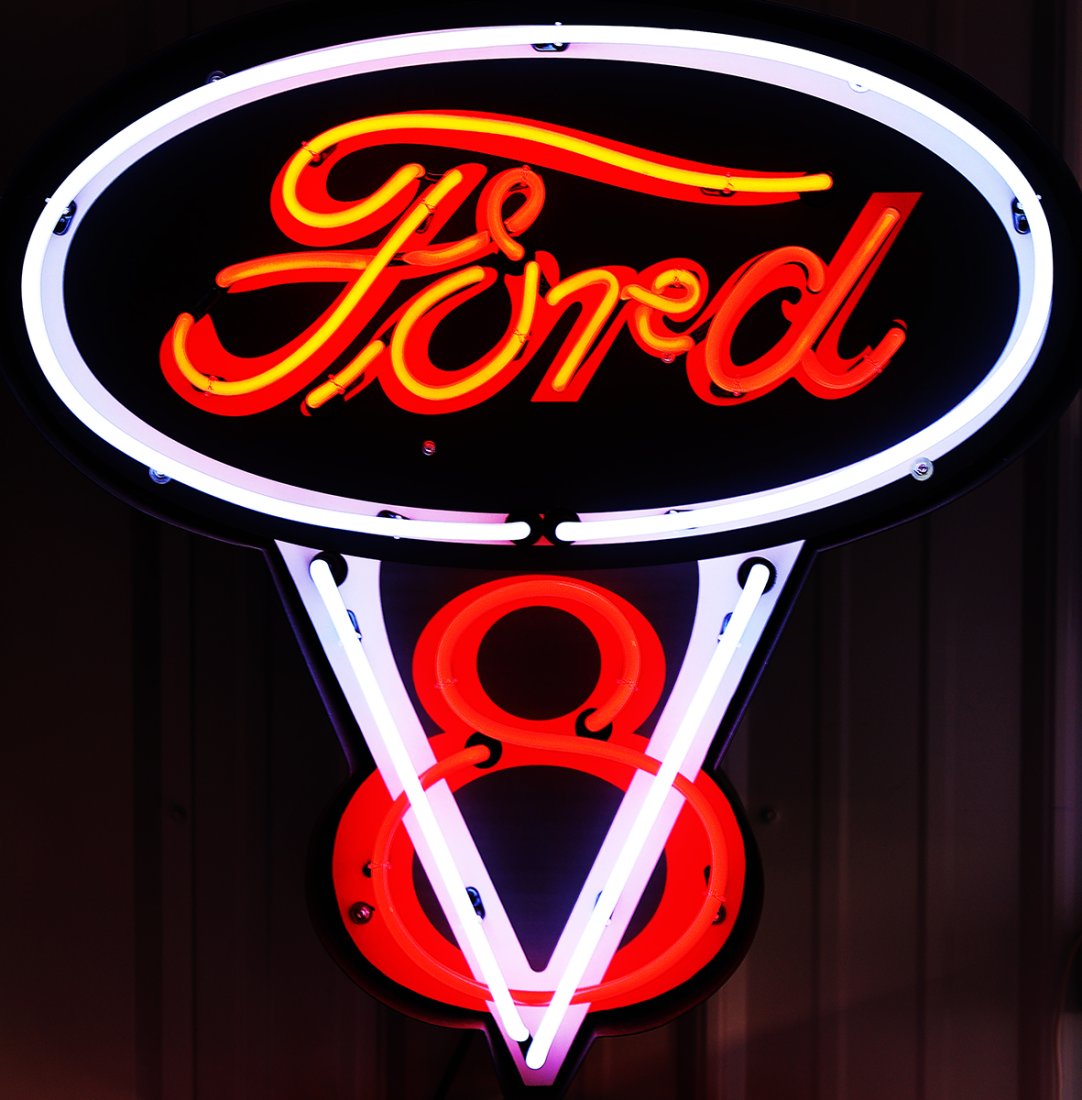 FORD V8 NEON (1 of 2)