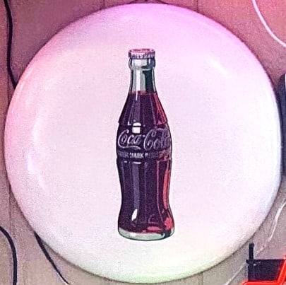 WHITE METAL COCA COLA BUTTON  NO RESERVE! (1 of 2)