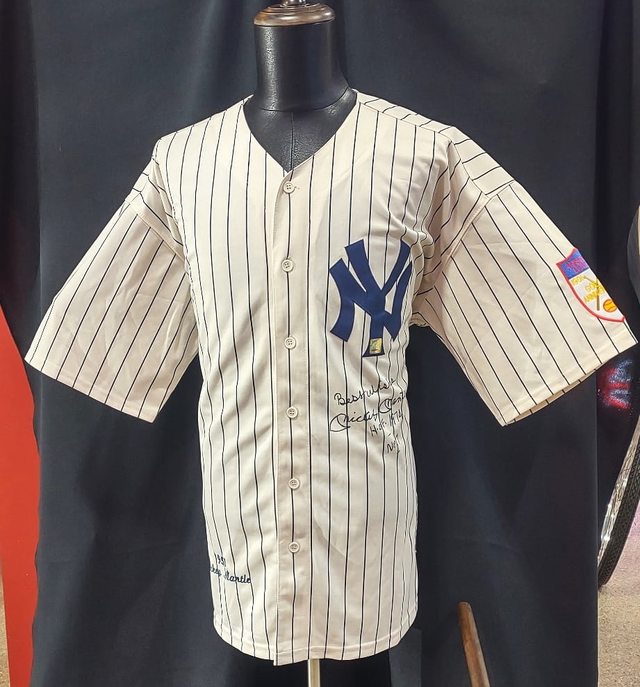 MICKEY MANTLE SIGNED AUTHENTICATED JERSEY (1 of 8)