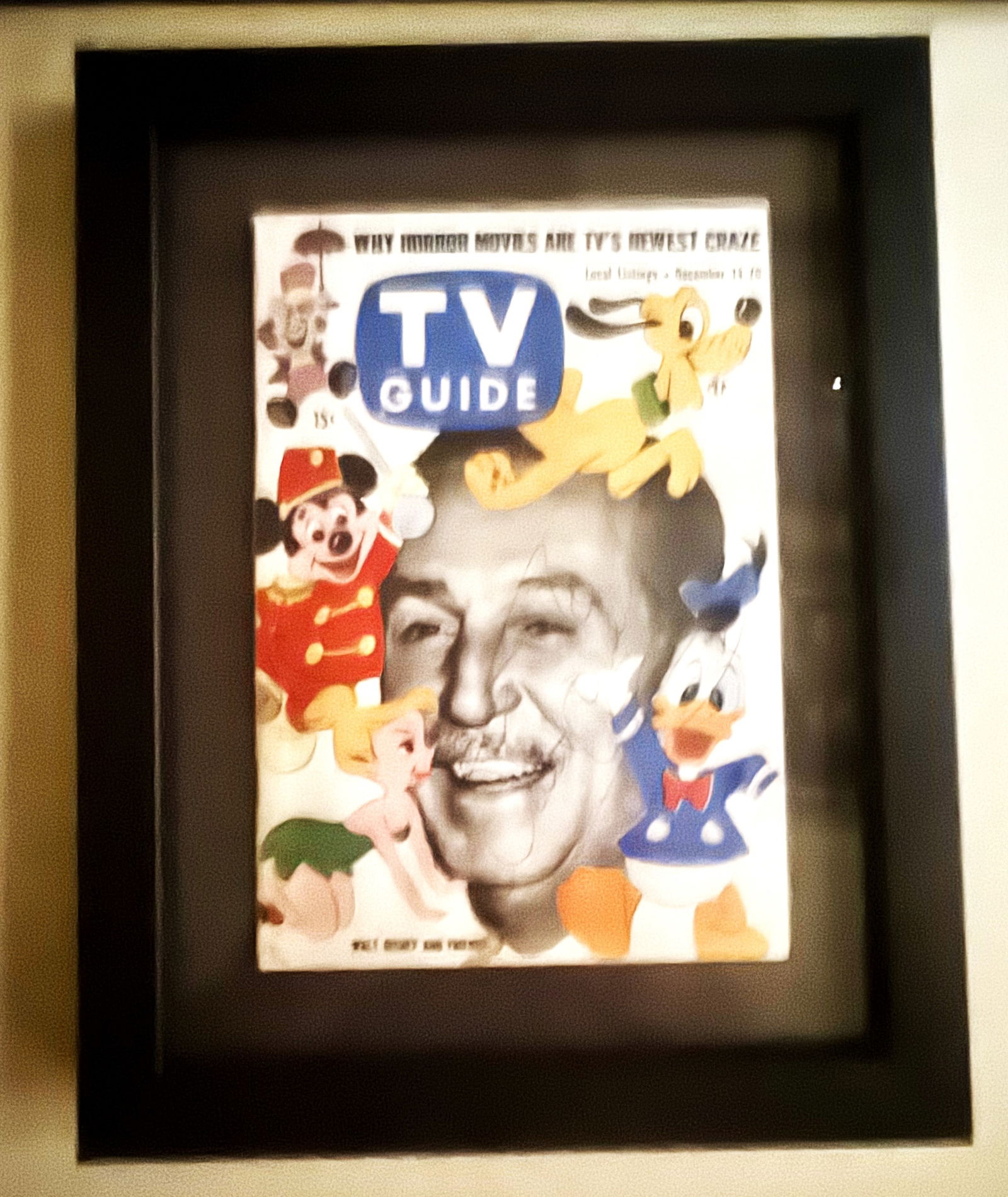WALT DISNEY HANDSIGNED AUTHENTICATED TV GUIDE (1 of 2)