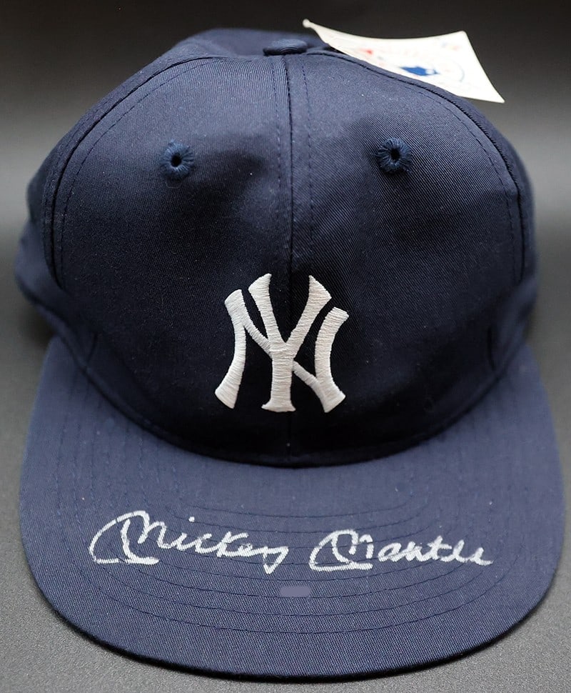 MICKEY MANTLE SIGNED HAT WITH DISPLAY CASE (1 of 4)