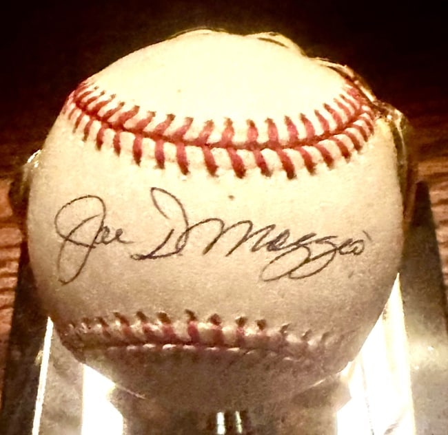 JOE DIMAGGIO SIGNED BASEBALL (1 of 4)