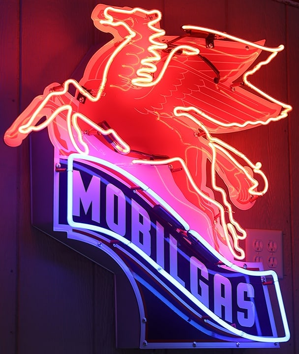 MOBIL OIL FLYING PEGASUS NEON (1 of 3)