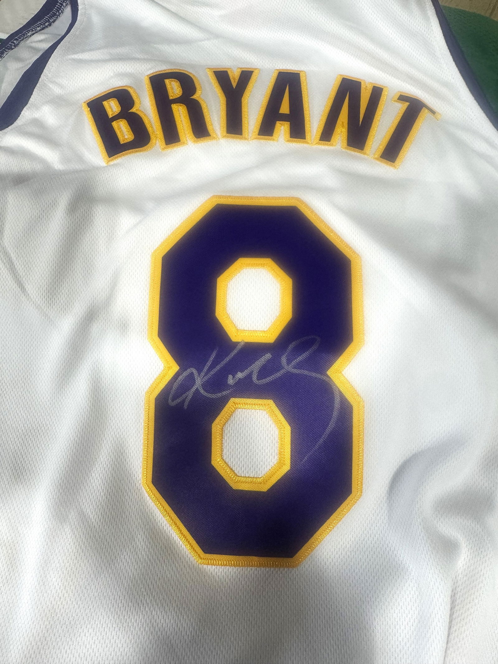 KOBE SIGNED AUTHENTICATED WHITE HOME JERSEY (1 of 7)