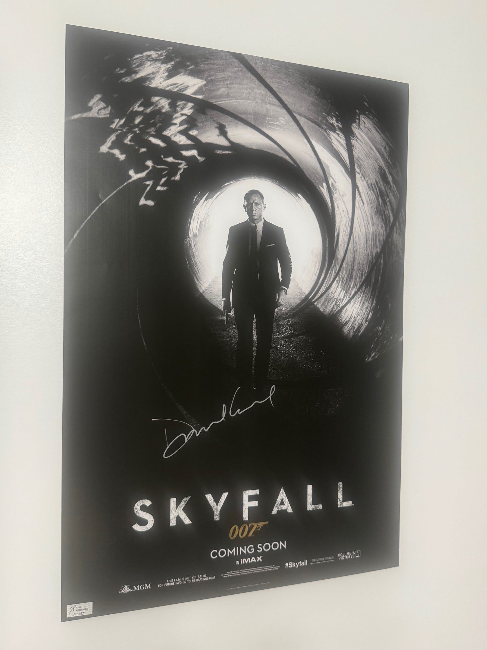 SKYFALL 007  MOVIE POSTER, SIGNED  AUTHENTICATED (1 of 4)