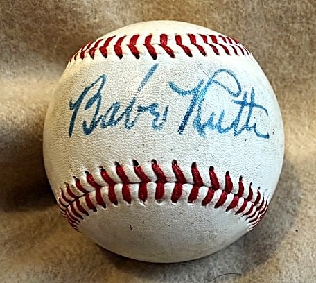 BABE RUTH SIGNED AUTHENTICATED BASEBALL (1 of 3)