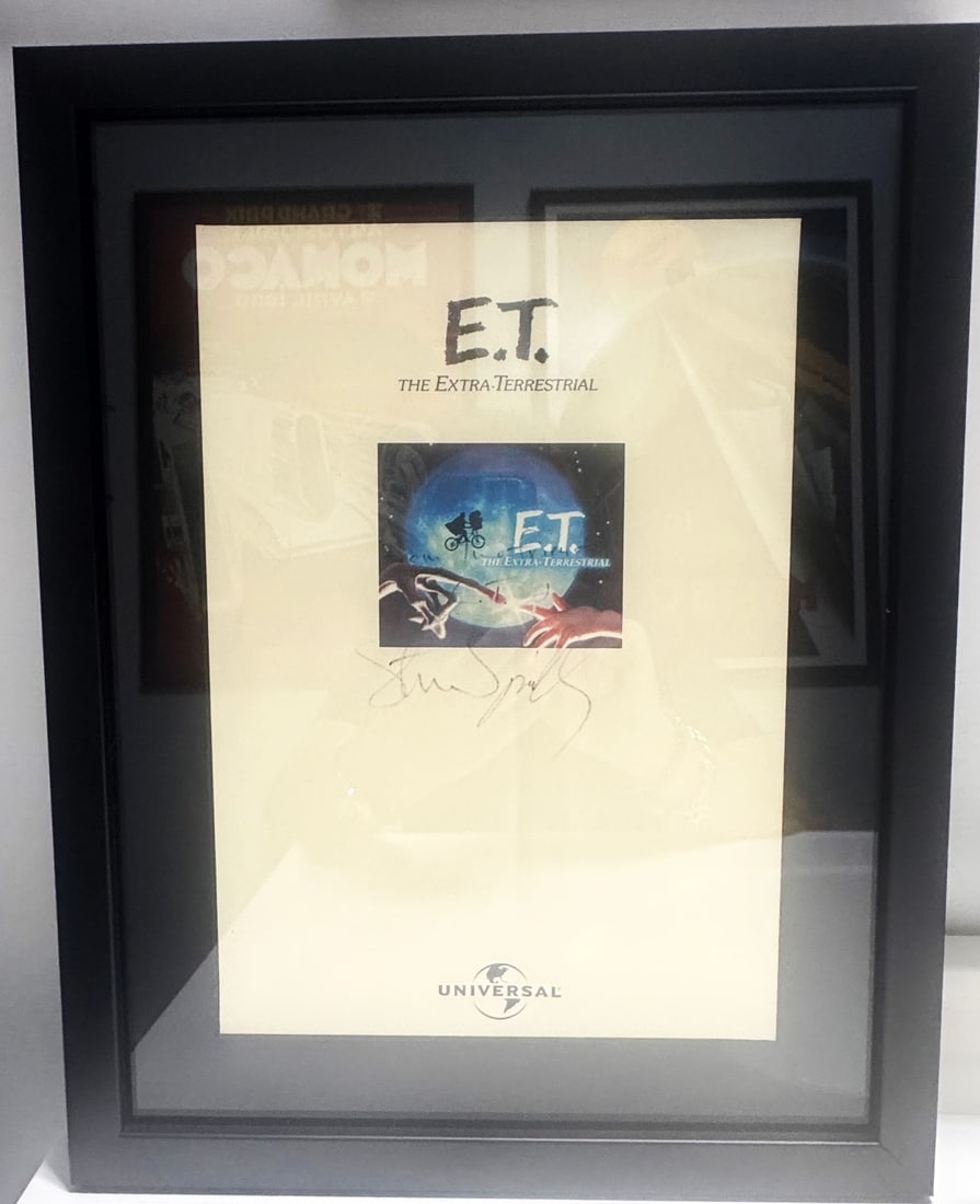 ET SIGNED AUTHENTICATED SCRIPT COVER (1 of 2)
