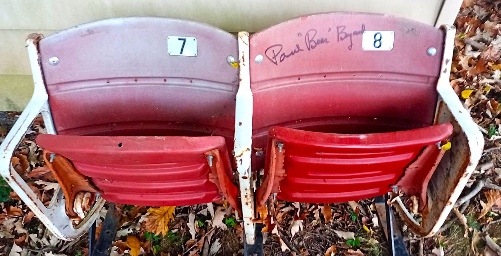 BEAR BRYANT SIGNED AUTHENTICATED ALABAMA CRIMSON TIDE STADIUM SEATS (1 of 3)