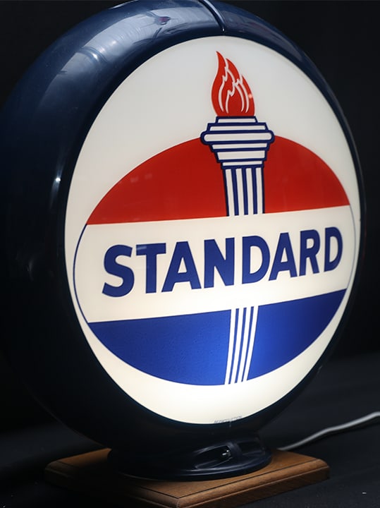 STANDARD OIL GLOBE WITH LIGHTED BASE (1 of 3)