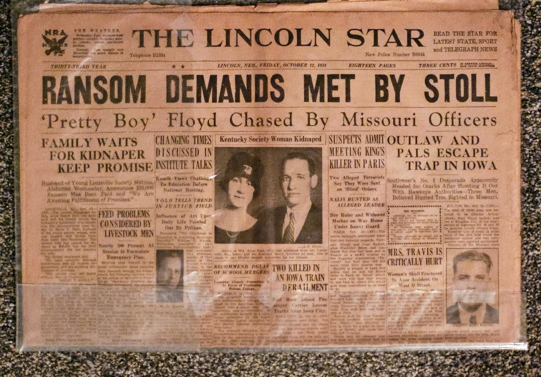 GANGSTER PRETTY BOY FLOYD ESCAPES THE POLICE (1 of 1)