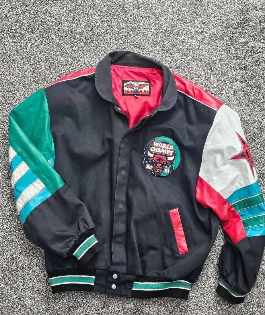 1991 CHICAGO BULLS FIRST CHAMPIONSHIP JEFF HAMILTON JACKET: If you do not already know, then this is important. Jeff Hamilton sports championship Jackets are widely collected by many different genres and are in so much demand that I have seen them sell for wel