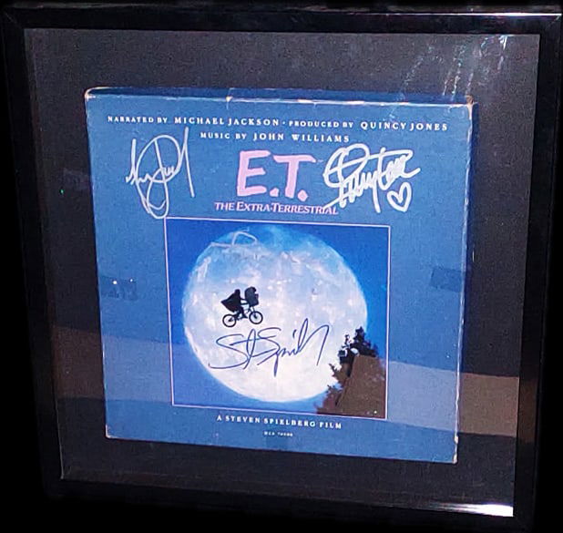 DONALD DUCK COMIC SIGNED BY WALT DISNEY (1 of 4)