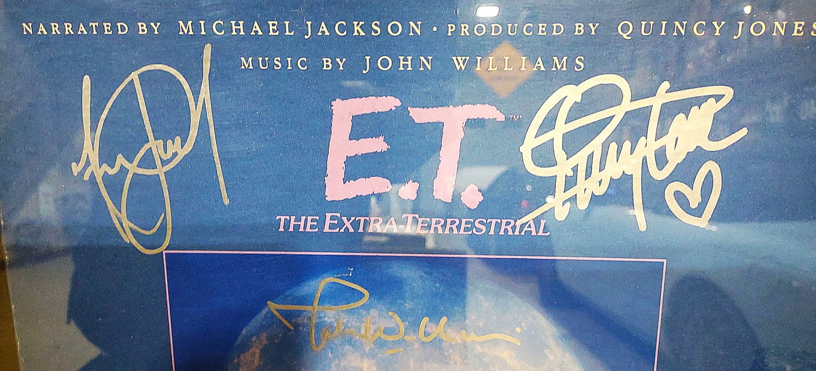 ET SIGNED ALBUM AUTHENTICATED - 2
