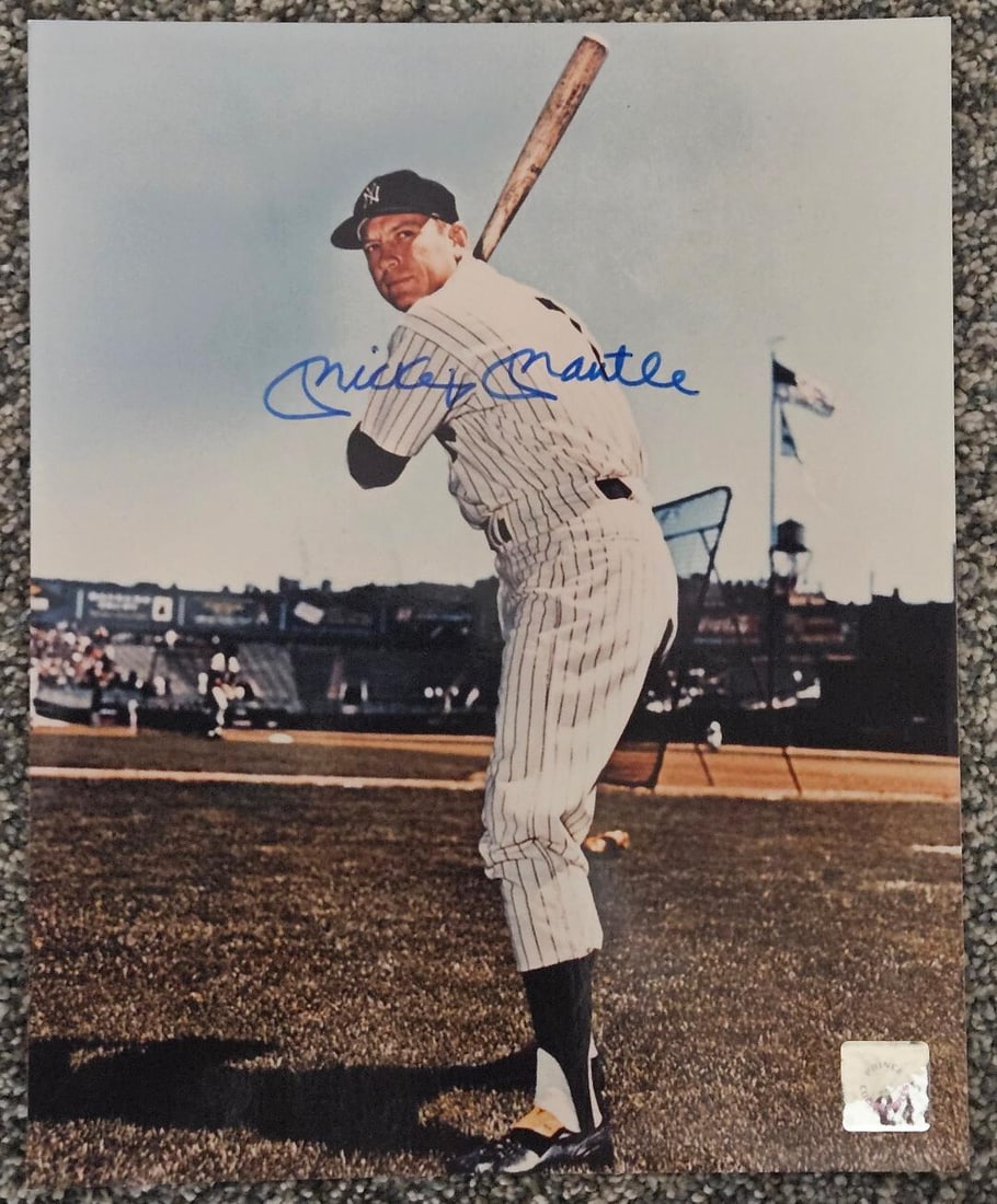 MICKEY MANTLE SIGNED PHOTO IN YANKEES UNIFORM, CERTIFIED (1 of 2)