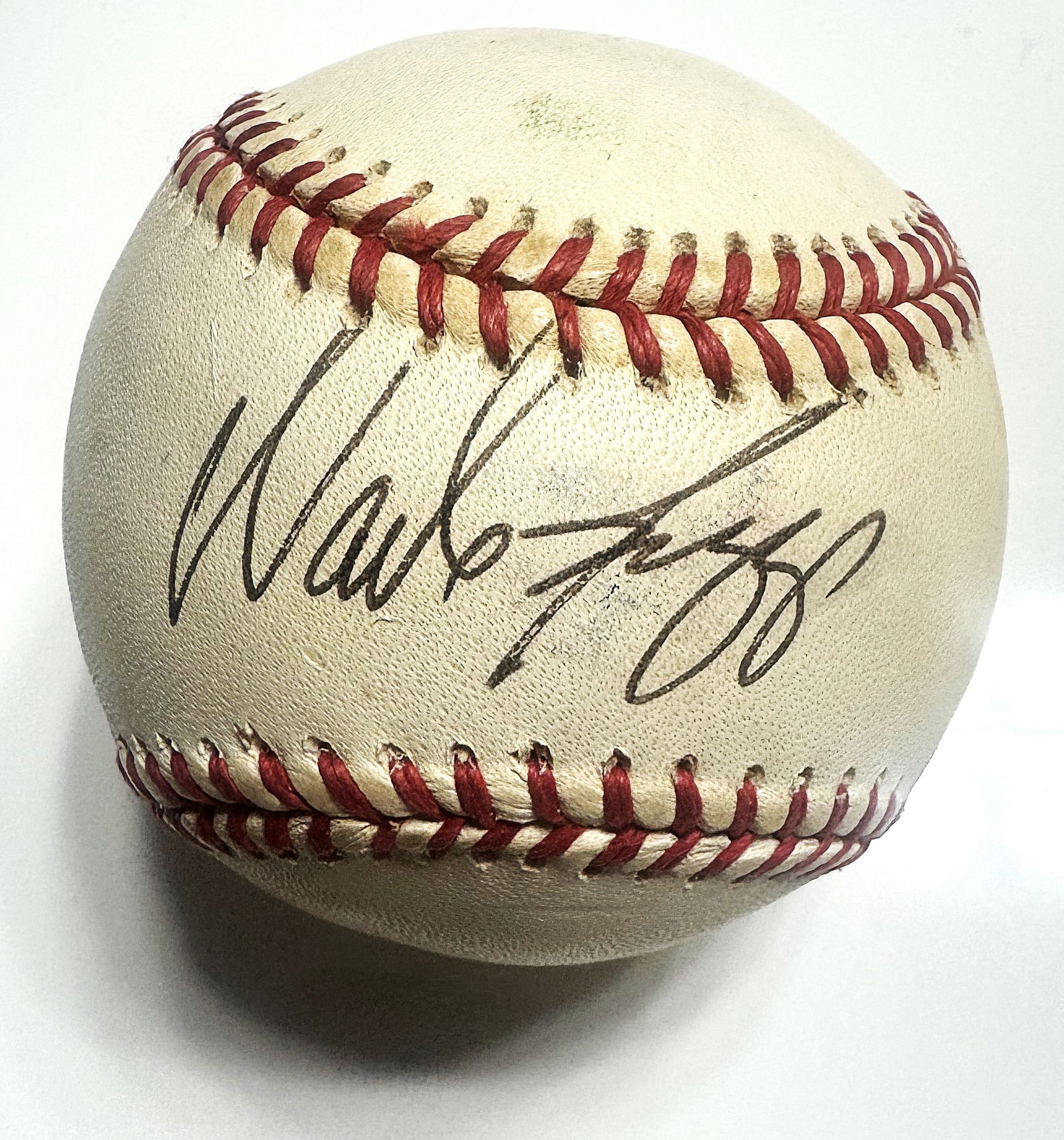 WAYNE BOGGS SIGNED BASEBALL-BECKETT AUTHENTICATED: SIGNED AUTHENTICATED BASEBALL FROM THE ALL STAR BOSTON RED SOX 3RD BASEMAN Wade Boggs is a legendary Major League Baseball Hall of Fame third baseman, known for his incredible hitting ability. Here's