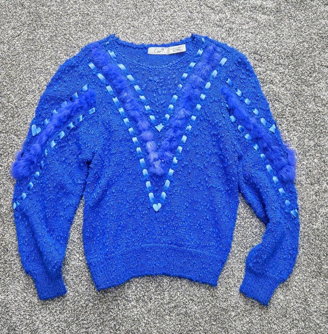 THE GOLDBERGS, BEVERLY GOLDBERG TV WORN SWEATER (1 of 3)