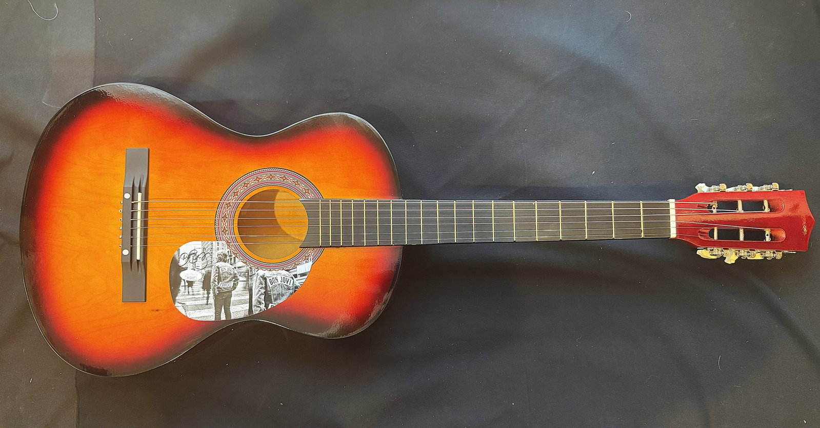 JON BON JOVI JSA AUTHENTICATED ACOUSTIC GUITAR WITH CUSTOM SIGNED PICKARD (1 of 5)