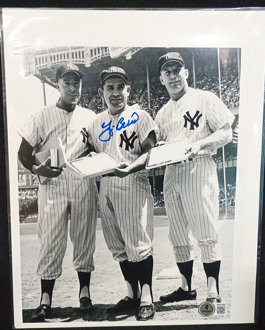 YOGI BERRA YANKEES BECKETT AUTHENTICATED SIGNED 8X10 PHOTO -WITH MICKEY MANTLE AND DUKE SNIDER (1 of 4)