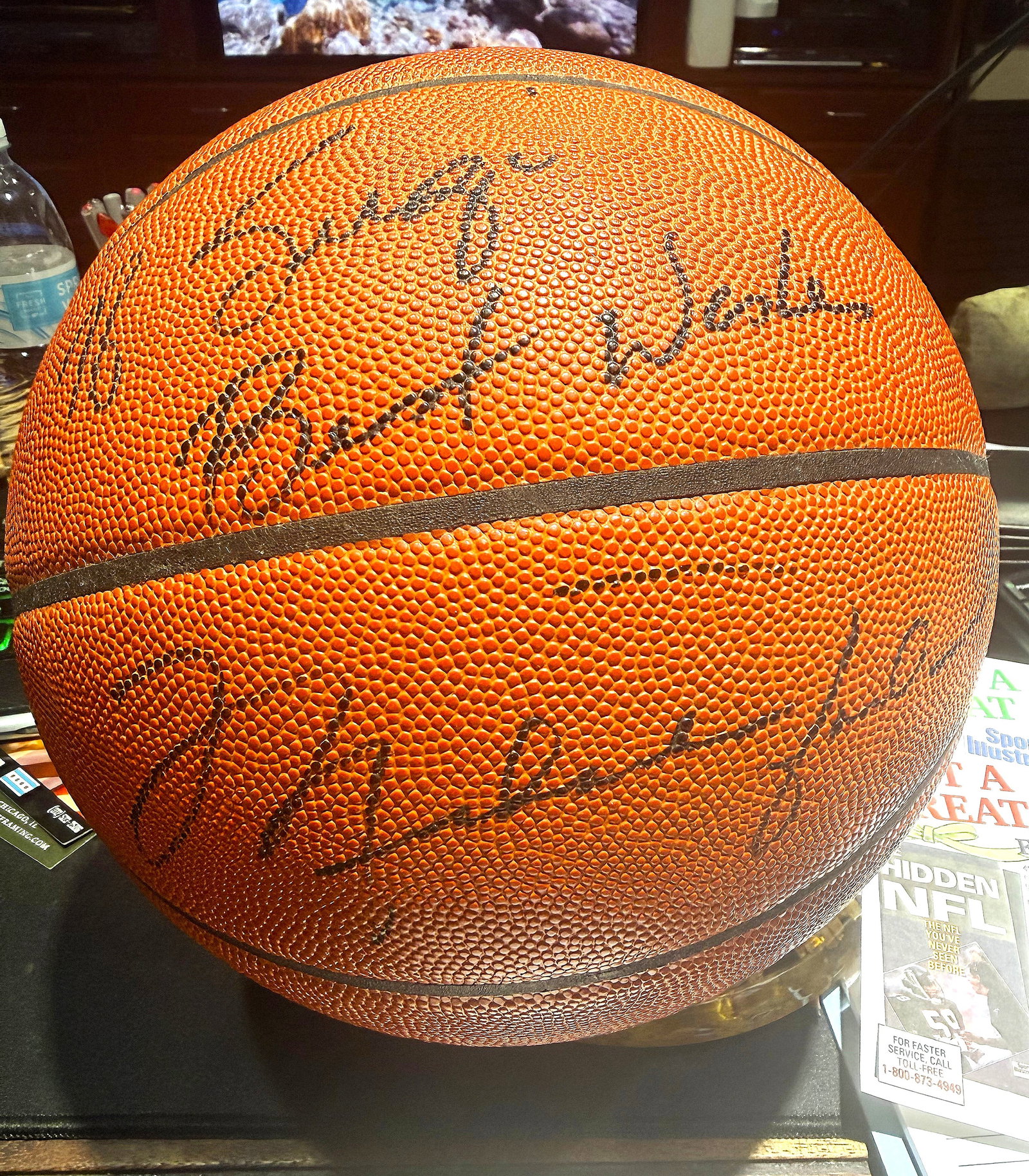 MICHAEL JORDAN IN PERSON HAND SIGNED BASKETBALL "TO SUZI" (1 of 2)