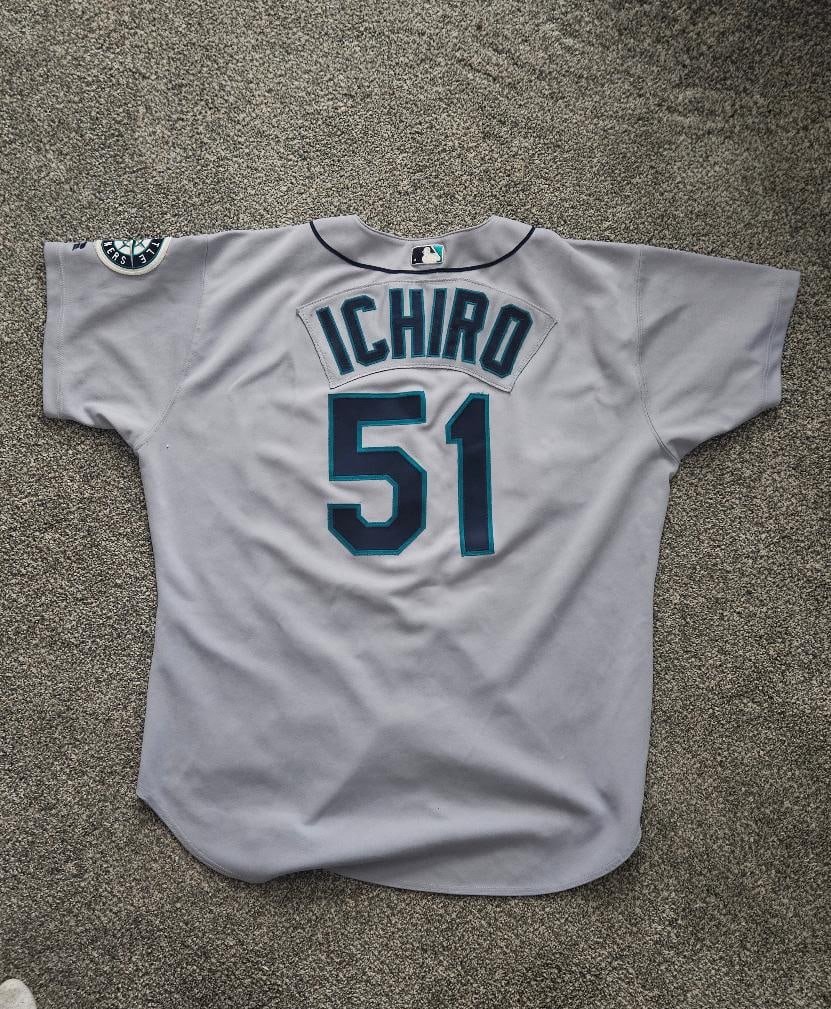 2003 ICHIRO SUZIKI GAME WORN SEATTLE MARINERS JERSEY: This is Ichiro's game worn road jersey from Seattle. The jersey shows incredible wear, it looks like it was washed 100 times, even had one of the tags in the tail come off which you can see from the s