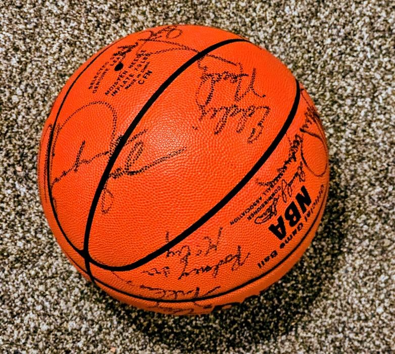 1992-93 CHICAGO BULLS CHAMPIONSHIP THREE PEAT TEAM SIGNED BASKETBALL: 13 SIGNATURE ON THIS OFFICIAL NBA BASKETBALL OF THE 1992-93 CHICAGO BULLS CHAMPIONSHIP THREE PEAT TEAM SIGNED BASKETBALL. Michael Jordan, Scottie Pippin, Horace Grant, Bill Cartwright, BJ Armstrong,
