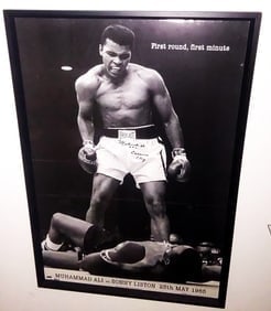 MUHAMMAD ALI/CASSIUS CLAY SIGNED PHOTO PROFESSIONALLY FRAMED 26 X 38 (1 of 3)