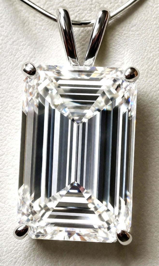 ONE EMERALD CUT DIAMOND SOLATAIRE PENDANT-LAB GROWN: MOUNTING: STERLING SILVER MEASUREMENTS: 9.88 X 6.91 X 4.71 MM CARATS: 3.02 COLOR: G CLARITY VS1 REPORT # LG747525206 (BR>RETAIL VALUE $5200 UNIVERSAL GEMOLOGICAL LABORATORY APPRAISAL REPORT INCLUDED I