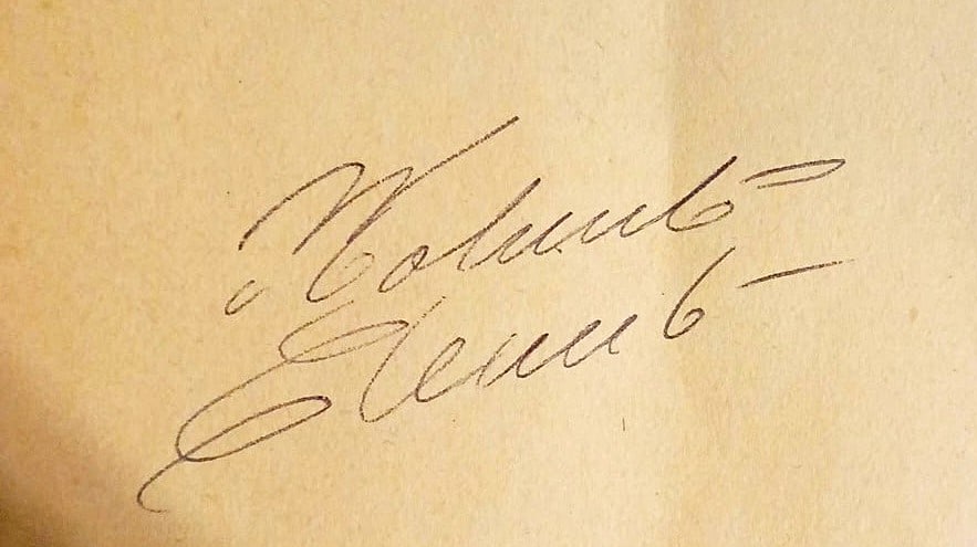 ROBERTO CLEMENTE HAND SIGNED VINTAGE CUT: ROBERTO CLEMENTE HAND SIGNED VINTAGE CUT Roberto Clemente (August 18, 1934 – December 31, 1972) is widely regarded as one of the greatest all-around players in baseball history. He spent his entire